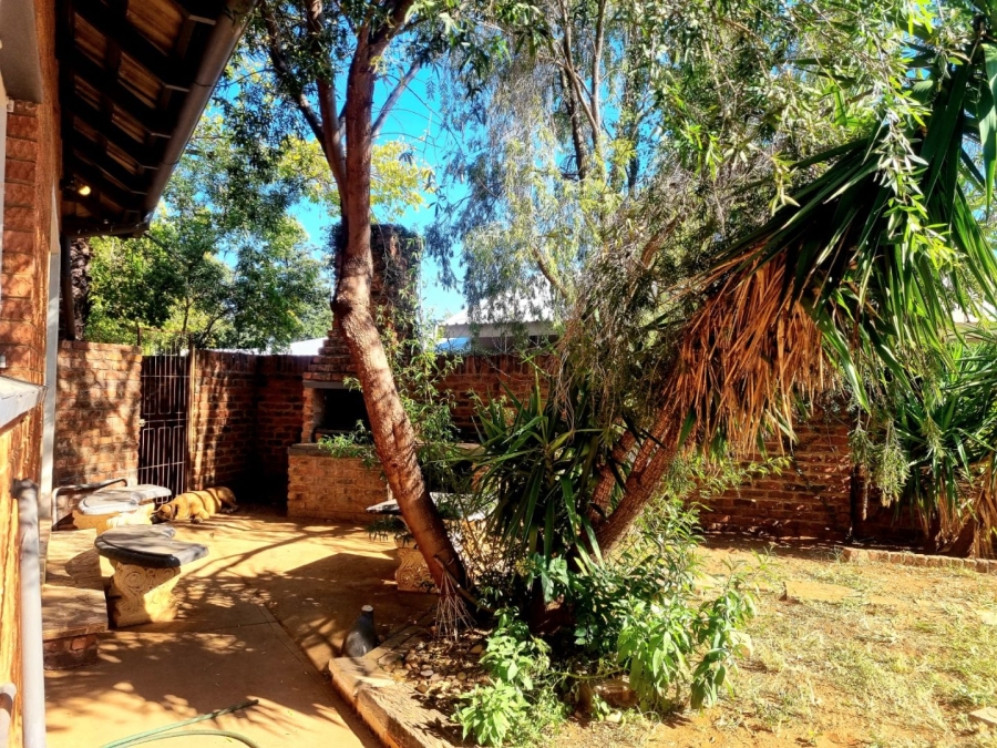 3 Bedroom Property for Sale in Heuwelsig Northern Cape